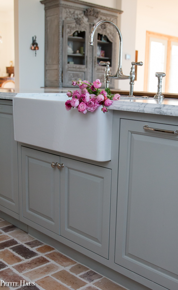 farmhouse sink