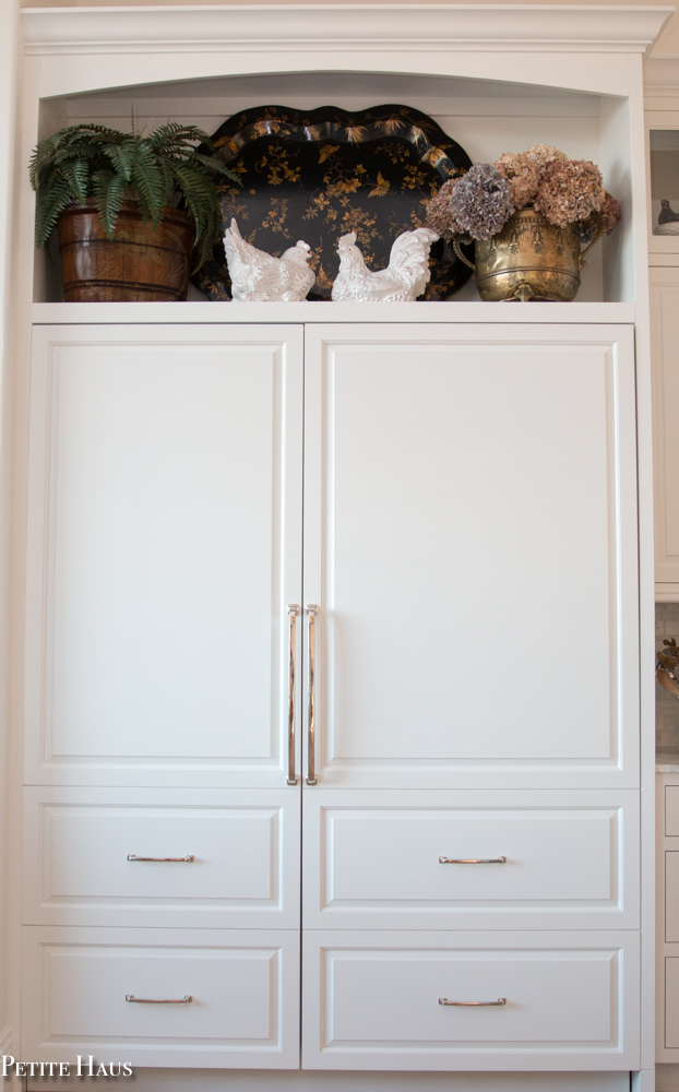 white farmhouse kitchen