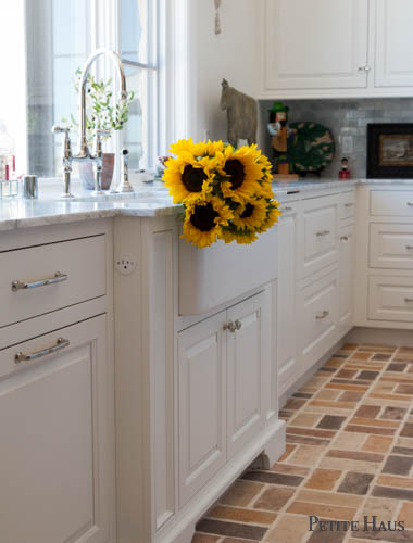 white farmhouse kitchen