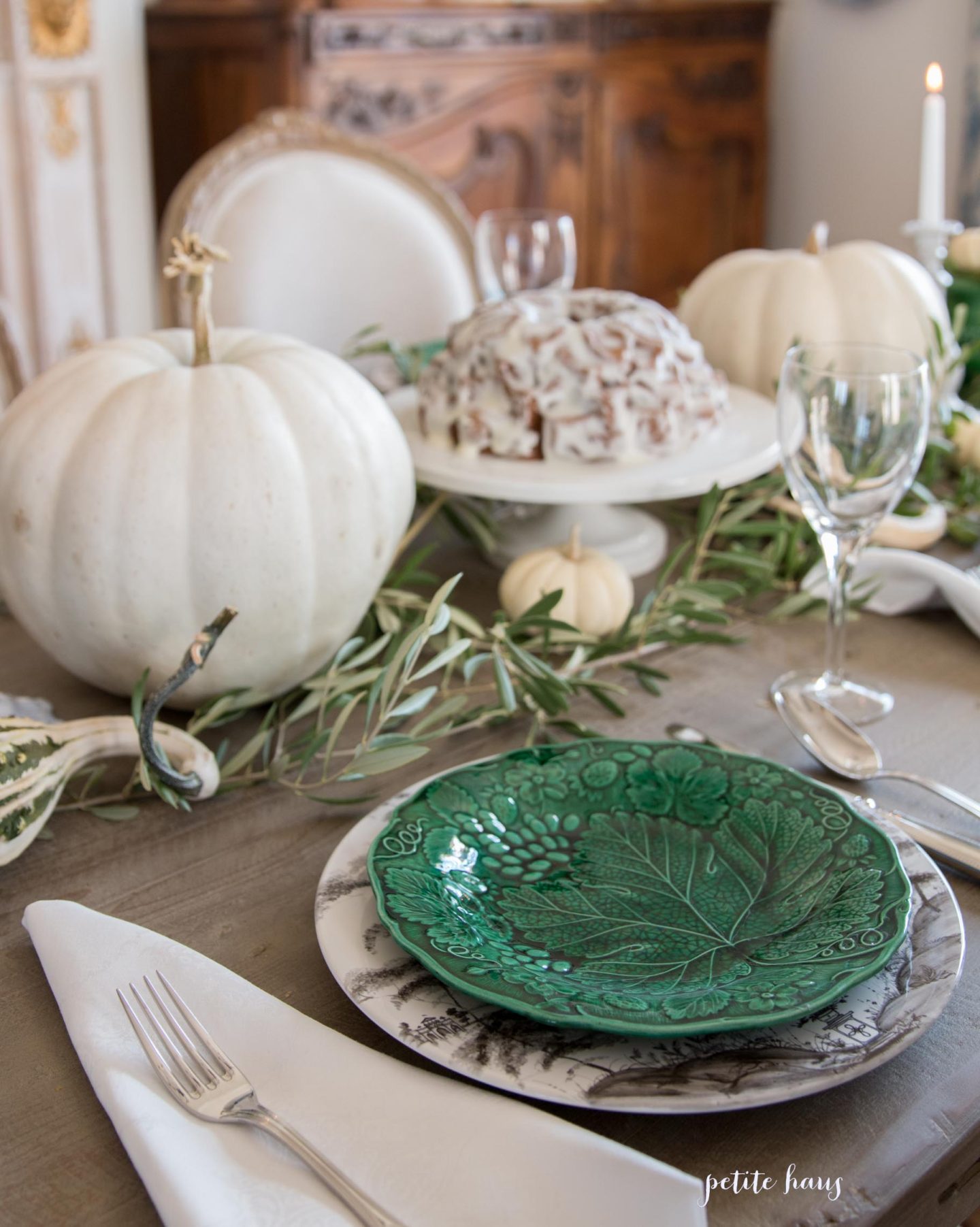 Thanksgiving Tablescape with Pumpkin Cake