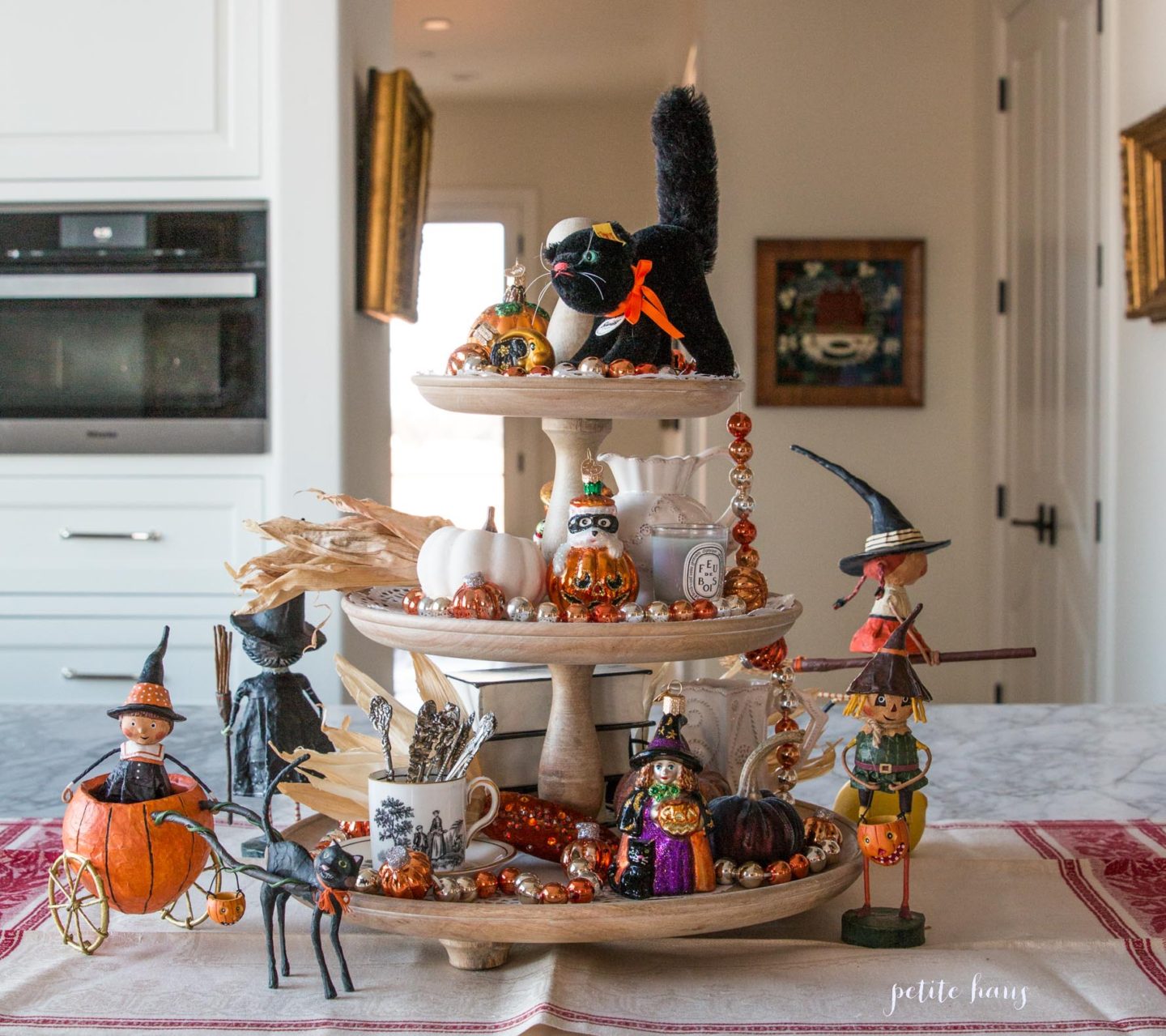 Halloween Tiered Tray - Styling and decorating a tiered tray for Halloween. #halloweendecor #halloweendecorating 