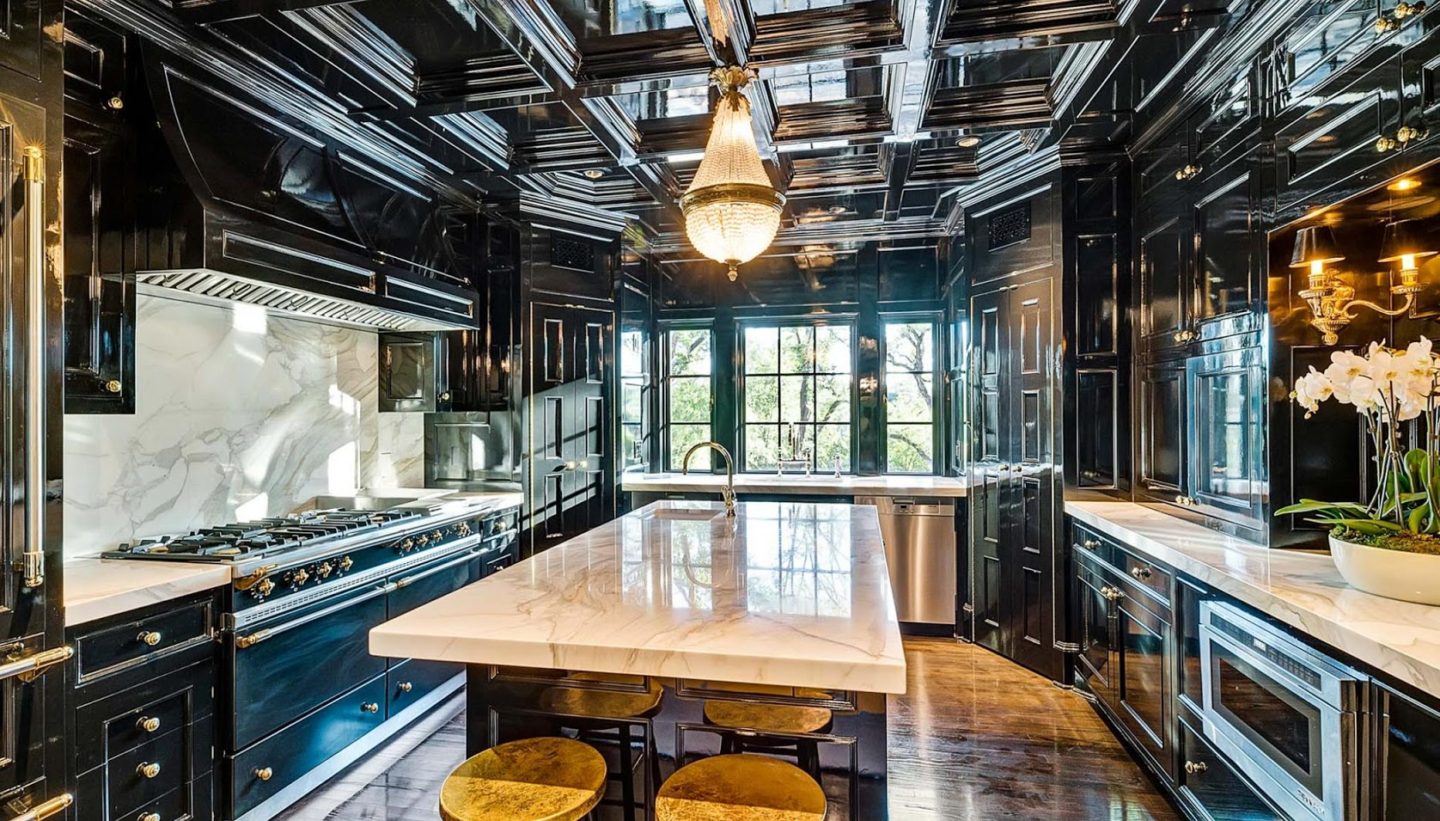 Black Kitchen - Weekly Design Inspiration