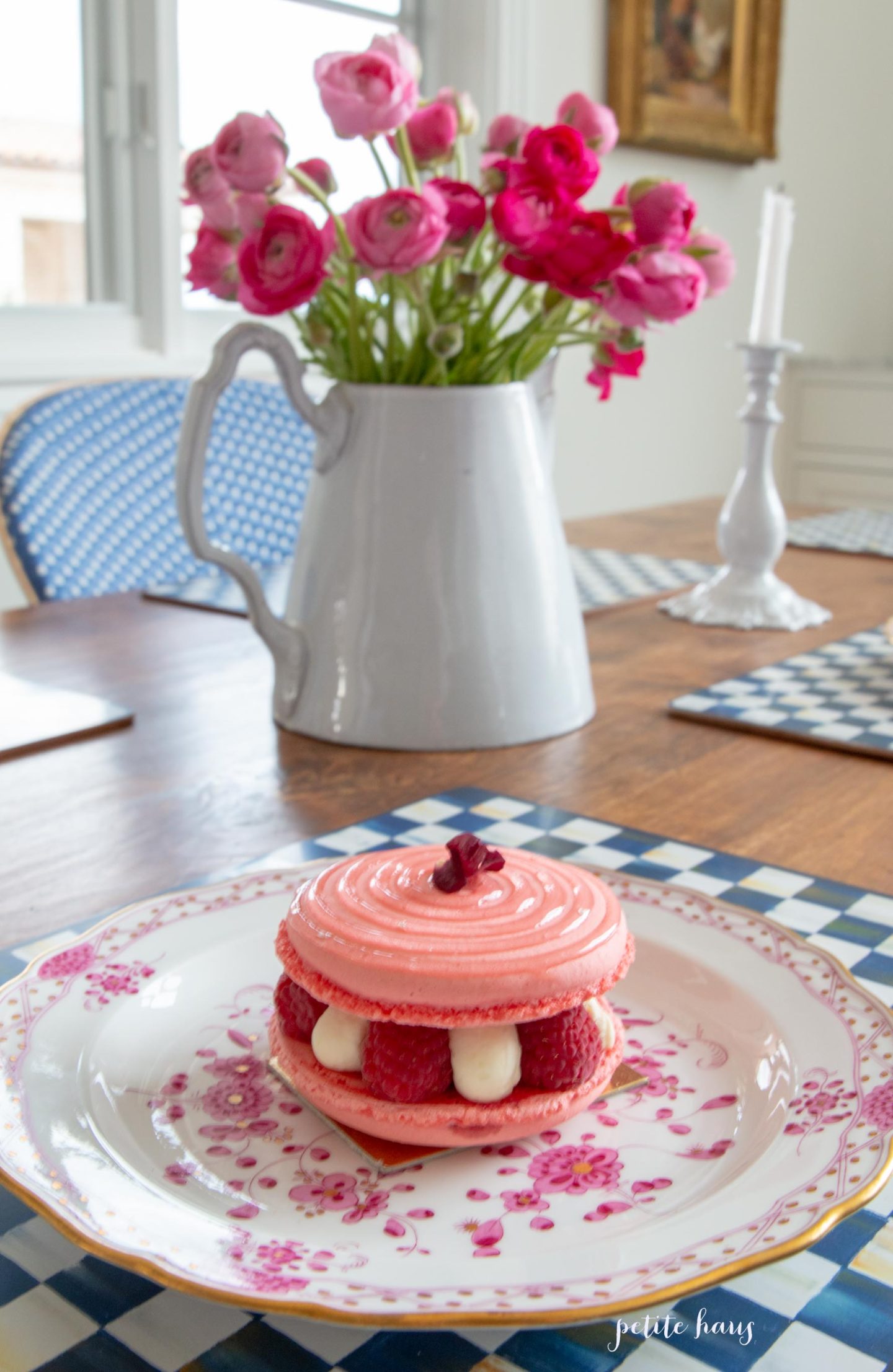 French macaron and flowers