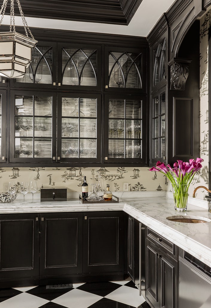 A beautiful black and white kitchen